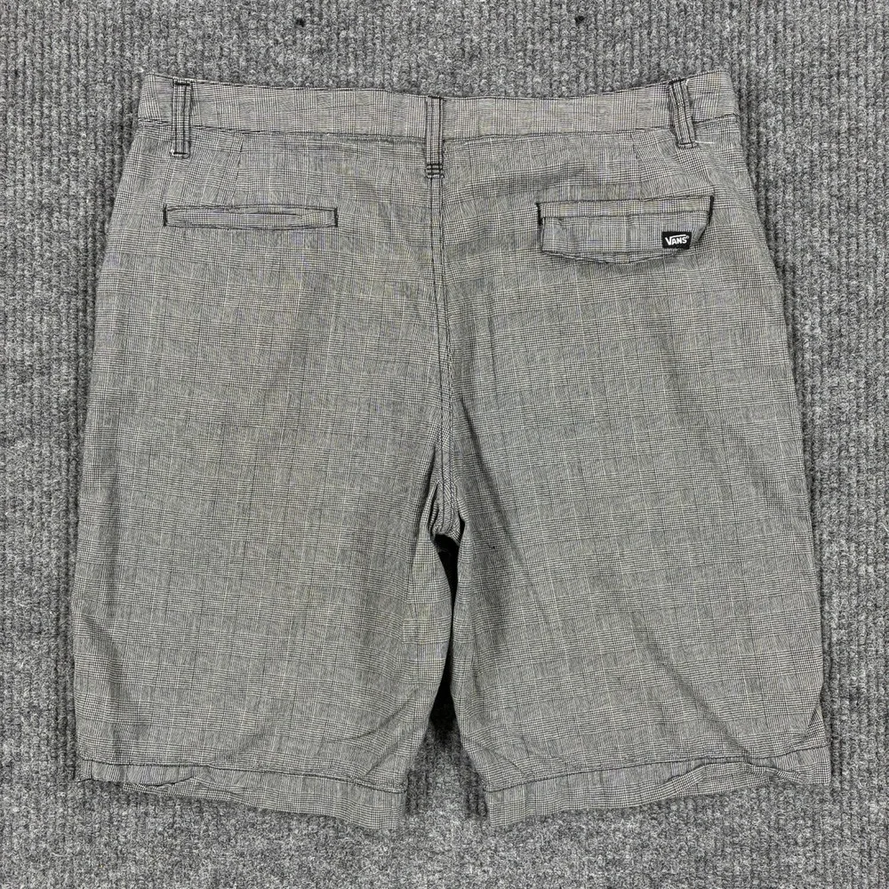 VANS Mens Chino Shorts Size 34 Black Plaid Flat Front Casual Streetwear